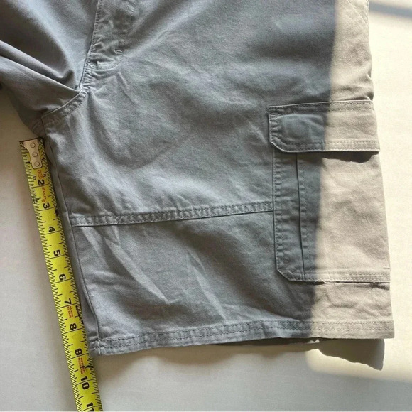Wrangler Relax Fit Cargo Grey Shorts Men size 42 - Picture 9 of 10